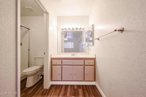 Bath - 5525 E Thomas Rd #I3, Phoenix, AZ 85018 photo 1 of 1