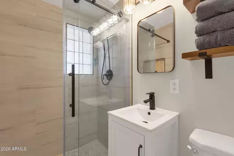Bath - 3314 E Holly St, Phoenix, AZ 85008 photo 2 of 3