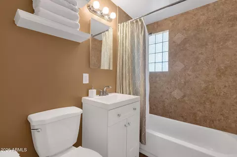 Bath - 3314 E Holly St, Phoenix, AZ 85008 photo 3 of 3
