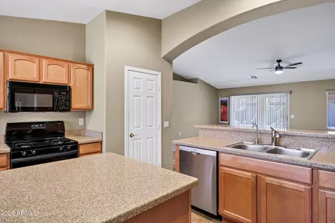 Kitchen - 9952 Emerald Dr, Sun Lakes, AZ 85248 photo 5 of 6