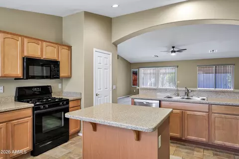 Kitchen - 9952 Emerald Dr, Sun Lakes, AZ 85248 photo 4 of 6