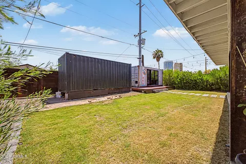 Exterior - 321 E Whitton Ave, Phoenix, AZ 85012 photo 5 of 6