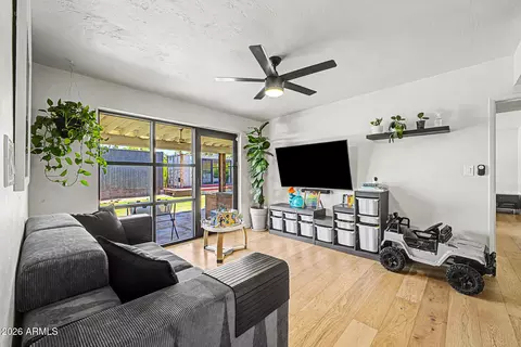 Living - 321 E Whitton Ave, Phoenix, AZ 85012 photo 3 of 3