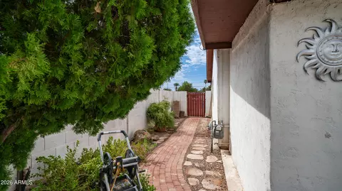 Exterior - 2908 E Cactus Rd, Phoenix, AZ 85032 photo 12 of 13