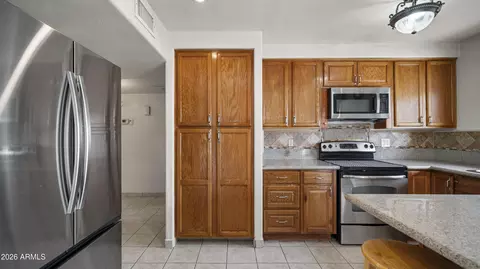 Kitchen - 2908 E Cactus Rd, Phoenix, AZ 85032 photo 3 of 5