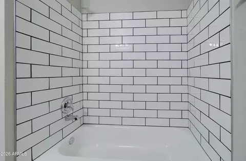 Bath - 4509 E Pearce Rd, Phoenix, AZ 85044 photo 6 of 7