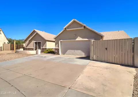 Exterior - 4509 E Pearce Rd, Phoenix, AZ 85044 photo 2 of 10