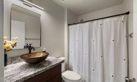 Bath - 4820 E Melinda Ln, Phoenix, AZ 85054 photo 4 of 5