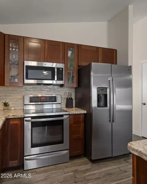 Kitchen - 4820 E Melinda Ln, Phoenix, AZ 85054 photo 4 of 5