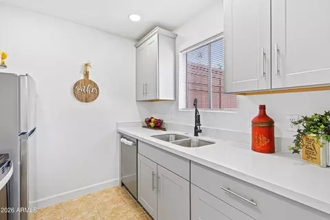 Kitchen - 7126 N 19th Ave #184, Phoenix, AZ 85021 photo 2 of 2