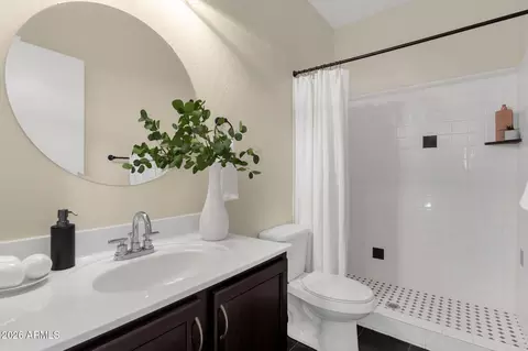 Bath - 3930 N 30th St, Phoenix, AZ 85016 photo 1 of 3