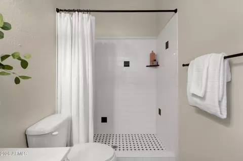 Bath - 3930 N 30th St, Phoenix, AZ 85016 photo 2 of 3