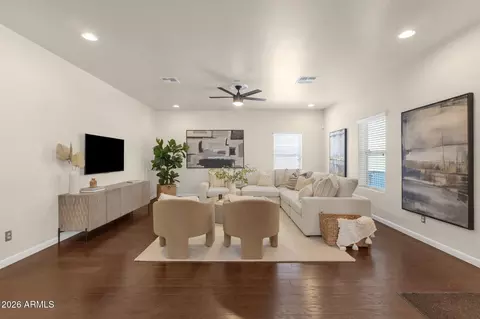 Living - 3930 N 30th St, Phoenix, AZ 85016 photo 1 of 1