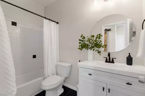 Bath - 3930 N 30th St, Phoenix, AZ 85016 photo 3 of 3