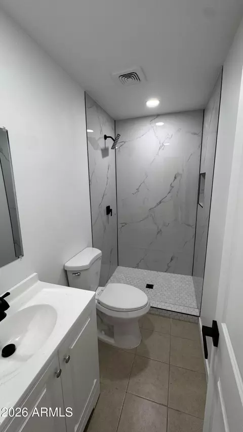 Bath - 3026 N 40th Dr, Phoenix, AZ 85019 photo 1 of 2