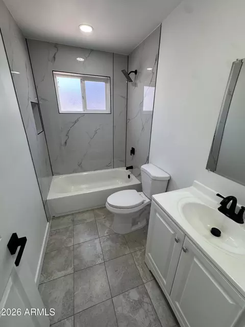Bath - 3026 N 40th Dr, Phoenix, AZ 85019 photo 2 of 2