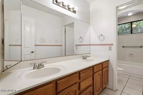 Bath - 708 E Hearne Way, Gilbert, AZ 85234 photo 3 of 3
