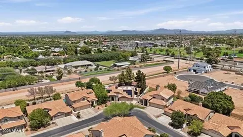 View/Area - 708 E Hearne Way, Gilbert, AZ 85234 photo 2 of 6