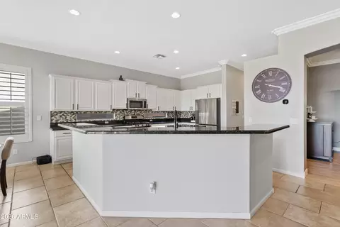 Kitchen - 4064 E Clubview Dr, Gilbert, AZ 85298 photo 4 of 6