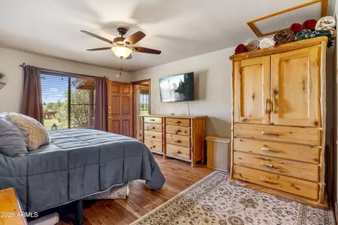 Bedroom - 2715 High Pine Loop, Overgaard, AZ 85933 photo 2 of 4