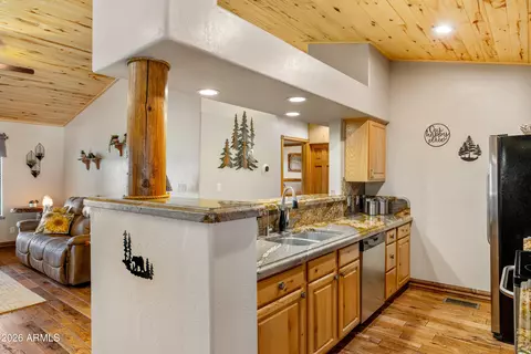 Kitchen - 2715 High Pine Loop, Overgaard, AZ 85933 photo 3 of 4