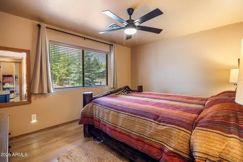 Bedroom - 2336 Buffalo Loop N, Overgaard, AZ 85933 photo 2 of 4