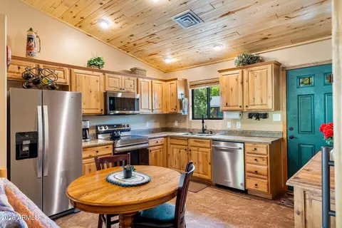 Kitchen - 2336 Buffalo Loop N, Overgaard, AZ 85933 photo 2 of 3