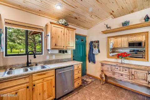 Kitchen - 2336 Buffalo Loop N, Overgaard, AZ 85933 photo 3 of 3