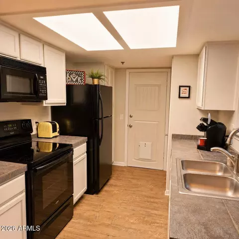 Kitchen - 4316 E Avalon Dr #7, Phoenix, AZ 85018 photo 1 of 1