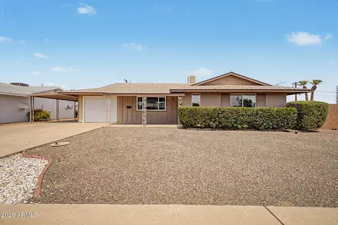 10002 W Desert Hills Dr, Sun City, AZ 85351