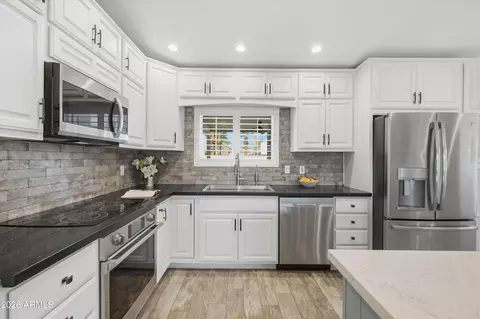 Kitchen - 5130 E Bannock St, Phoenix, AZ 85044 photo 5 of 6