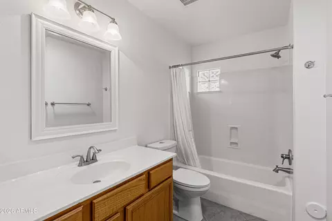 Bath - 4409 E Lariat Ln, Phoenix, AZ 85050 photo 3 of 3