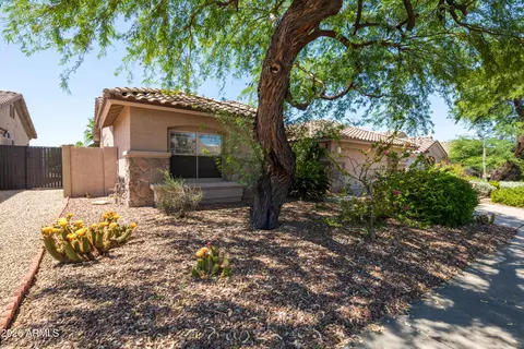 Exterior - 4409 E Lariat Ln, Phoenix, AZ 85050 photo 2 of 12