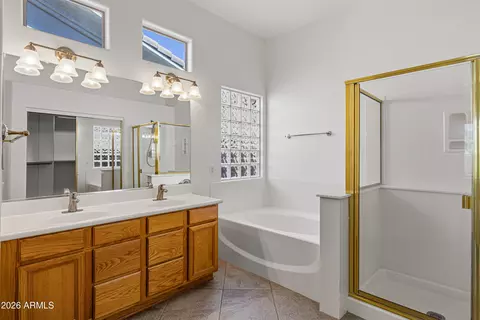 Bath - 4409 E Lariat Ln, Phoenix, AZ 85050 photo 1 of 3