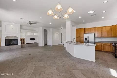 Living - 4409 E Lariat Ln, Phoenix, AZ 85050 photo 5 of 5