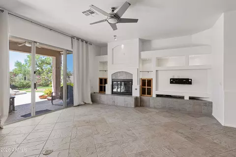 Living - 4409 E Lariat Ln, Phoenix, AZ 85050 photo 2 of 5
