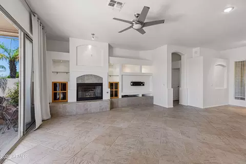 Living - 4409 E Lariat Ln, Phoenix, AZ 85050 photo 4 of 5