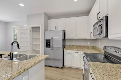 Kitchen - 1646 E Joseph Way, Gilbert, AZ 85295 photo 4 of 4