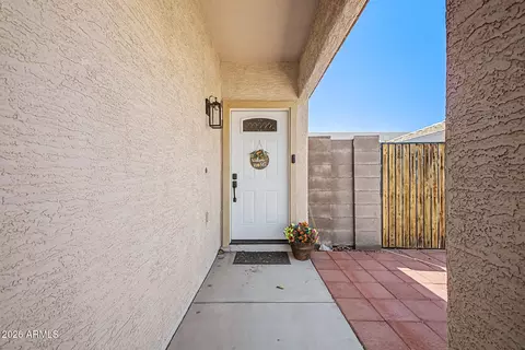 Exterior - 5614 S 26th Pl, Phoenix, AZ 85040 photo 2 of 4