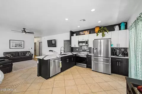 Kitchen - 5614 S 26th Pl, Phoenix, AZ 85040 photo 3 of 3