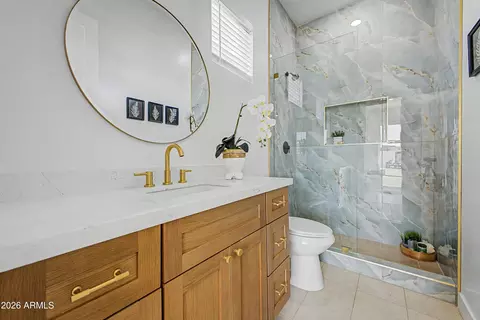 Bath - 1104 S Montezuma Ave, Phoenix, AZ 85003 photo 2 of 4