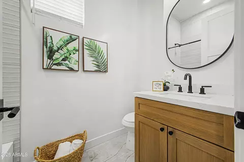 Bath - 1104 S Montezuma Ave, Phoenix, AZ 85003 photo 3 of 4