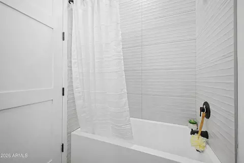 Bath - 1104 S Montezuma Ave, Phoenix, AZ 85003 photo 4 of 4