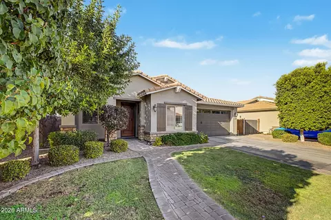 Exterior - 2526 E Tonto Dr, Gilbert, AZ 85298 photo 6 of 10