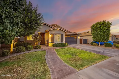 Exterior - 2526 E Tonto Dr, Gilbert, AZ 85298 photo 2 of 10