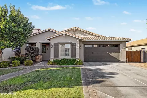 Exterior - 2526 E Tonto Dr, Gilbert, AZ 85298 photo 4 of 10