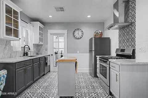Kitchen - 115 W Granada Rd, Phoenix, AZ 85003 photo 2 of 4