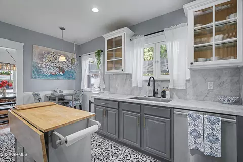 Kitchen - 115 W Granada Rd, Phoenix, AZ 85003 photo 3 of 4