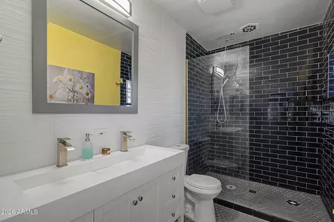 Bath - 115 W Granada Rd, Phoenix, AZ 85003 photo 1 of 3