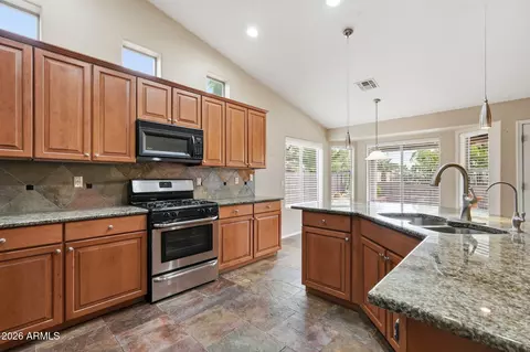 Kitchen - 3562 E Red Oak Ln, Gilbert, AZ 85297 photo 3 of 4
